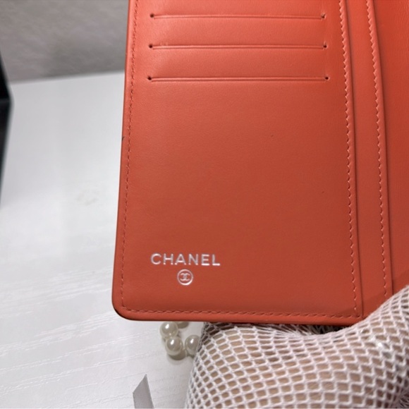 💯 Authentic Chanel Patent Leather wallet - Picture 4 of 11